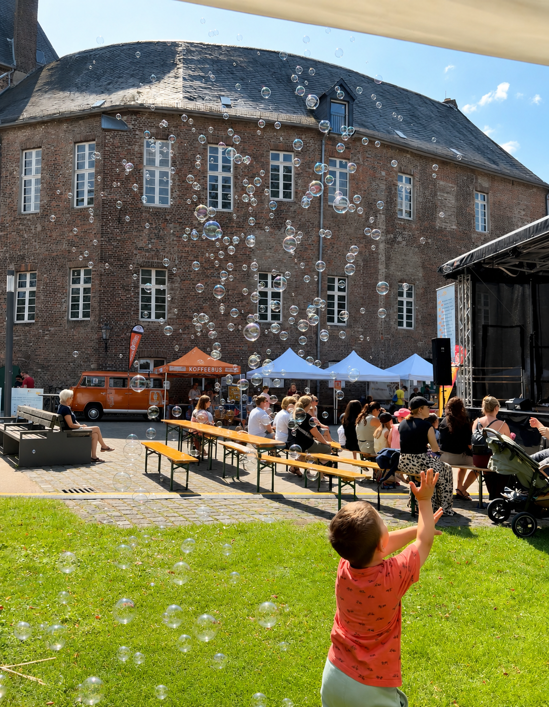 Seifenblasen vor dem Schloss