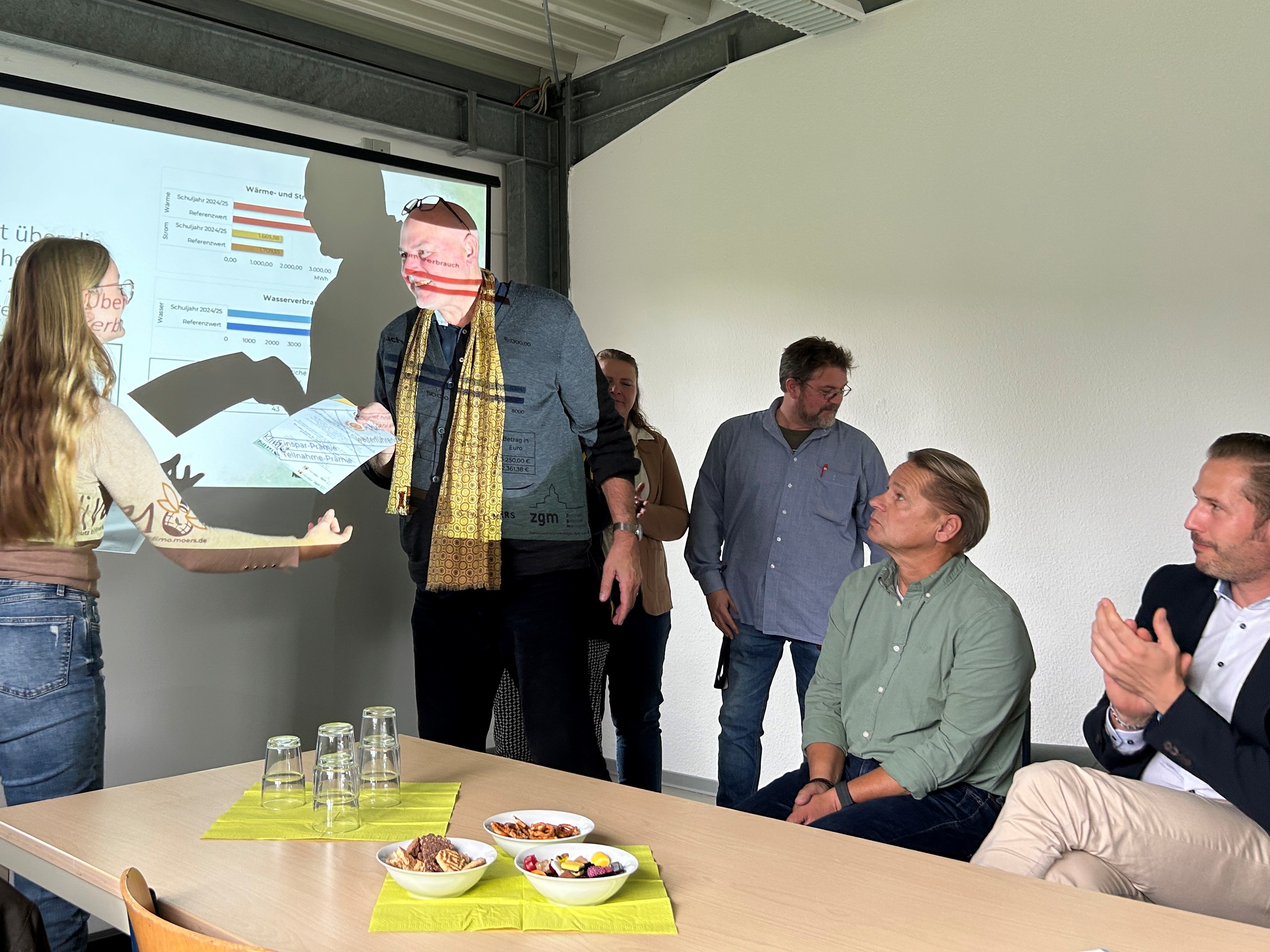 Urkundenverleihung, hier: Geschwister-Scholl-Gesamtschule